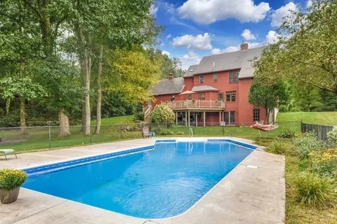6 Parker Pl, Princeton, MA 01541