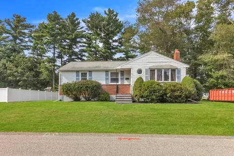 15 Crane St, Avon, MA 02322