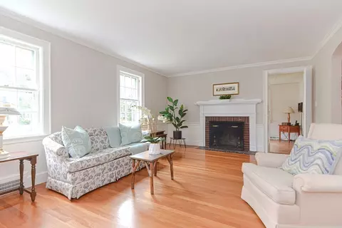 11 Wilde Rd, Wellesley, MA 02481 photo 2