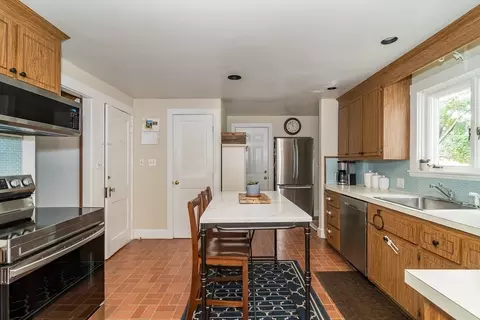 814 Worcester St, Wellesley, MA 02482 photo 4