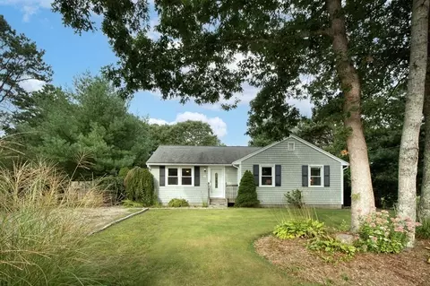 15 Doran Dr, Falmouth, MA 02536