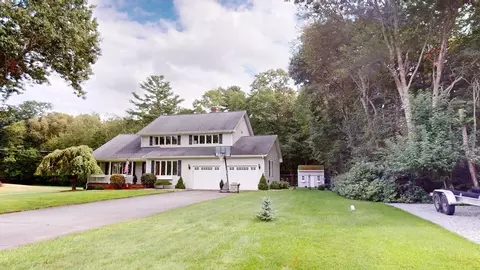8 Bow Dr, Acushnet, MA 02743