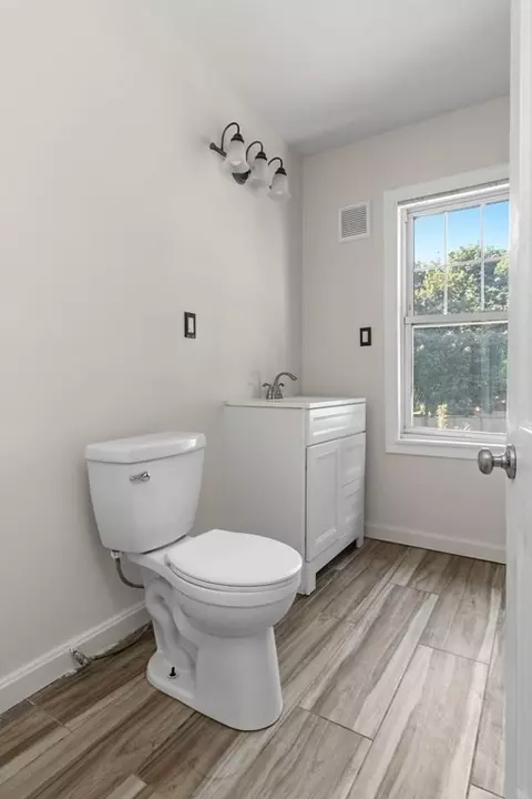 576 Cabot, Beverly, MA 01915 photo 32