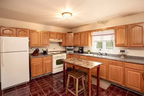 125 Ratcliffe St, Fall River, MA 02723 photo 5