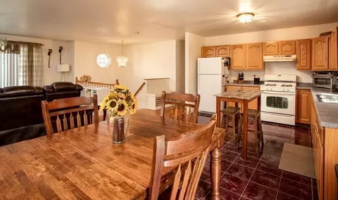 125 Ratcliffe St, Fall River, MA 02723 photo 8