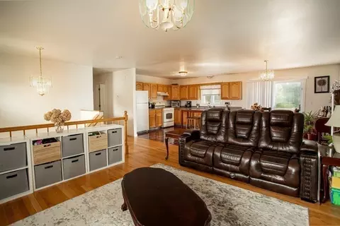 125 Ratcliffe St, Fall River, MA 02723 photo 9