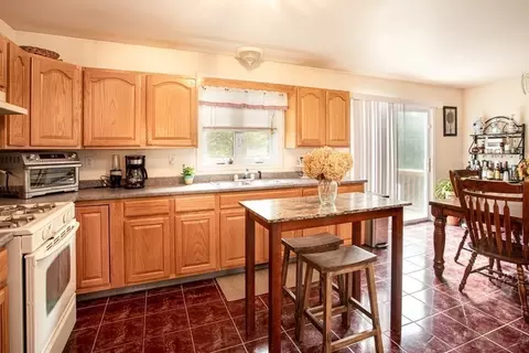 125 Ratcliffe St, Fall River, MA 02723 photo 6