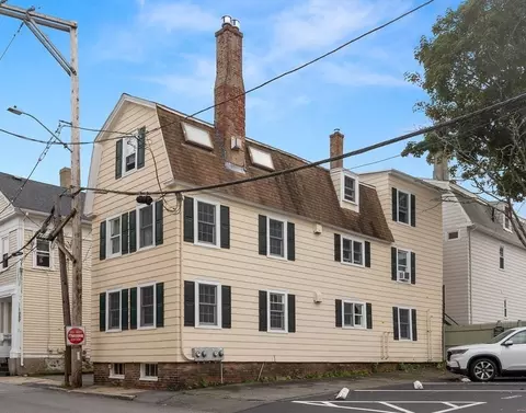 4 Herbert St #1, Salem, MA 01970