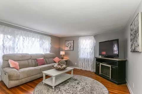 165 Wheeler Ave, Springfield, MA 01118 photo 3