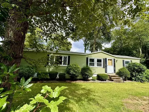 9 Nanatomqua Dr, Brookfield, MA 01506