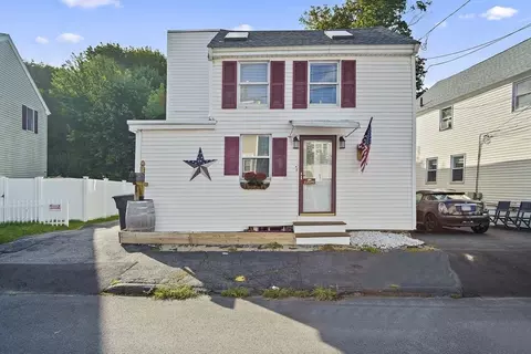 26 Center St, Woburn, MA 01801