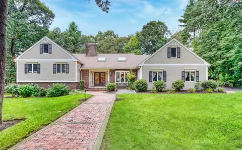 32 Pine Hill Dr, Walpole, MA 02081
