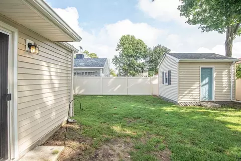 15 Strand St, Fall River, MA 02720 photo 5