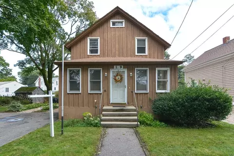 19 Howland St, Seekonk, MA 02771