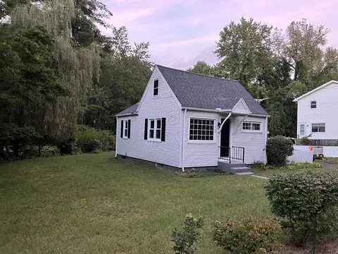 224 Parkerview St, Springfield, MA 01129 photo 2