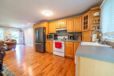 17 Valley Rd, Mashpee, MA 02649 photo 3