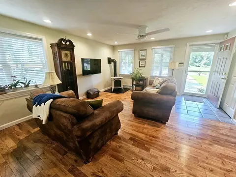 17 Valley Rd, Mashpee, MA 02649 photo 4