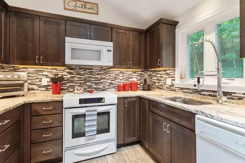 16 Arcadia Ave, Reading, MA 01867 photo 7