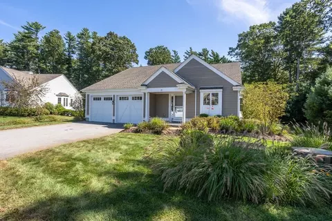 41 Carriage Ln #41, Duxbury, MA 02332