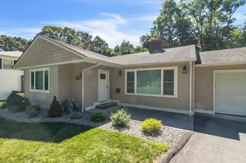 26 Dunn Ave, Holyoke, MA 01040
