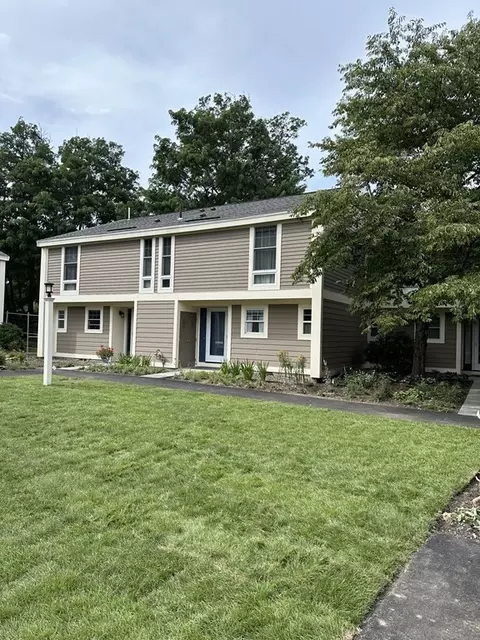 11 Oak St #18, Wellesley, MA 02482