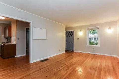 14 Bentley St, Springfield, MA 01108 photo 5