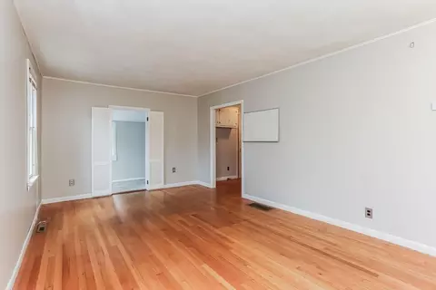 14 Bentley St, Springfield, MA 01108 photo 4