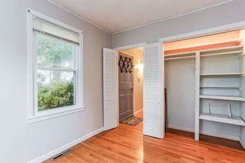 14 Bentley St, Springfield, MA 01108 photo 9