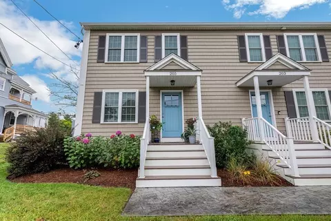 205 Centre Ave #205, Abington, MA 02351