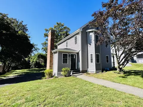 96 Hopedale St, Hopedale, MA 01747