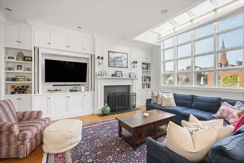 98 Chestnut St #4, Boston, MA 02108