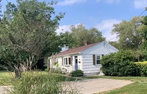 54 Grapevine Rd, Gloucester, MA 01930 photo 2