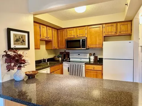 1025 Hancock St #3E, Quincy, MA 02169