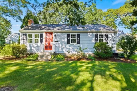 144 Maravista Ave, Falmouth, MA 02536
