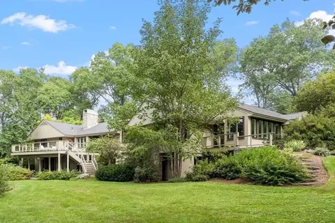 17 Musterfield Rd, Concord, MA 01742