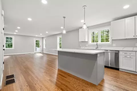 62 Castine St, Worcester, MA 01606 photo 8
