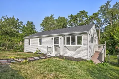 5 Peaceful Ln, Wareham, MA 02538