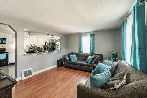 16 Eddy St, Springfield, MA 01104 photo 2