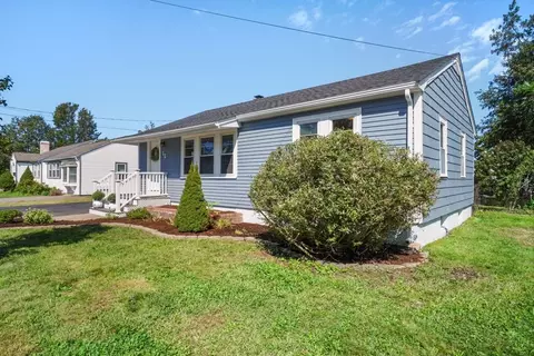 12 Jewel Rd, Holbrook, MA 02343