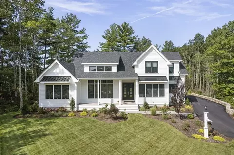 15 Shagbark Cir, Mattapoisett, MA 02739
