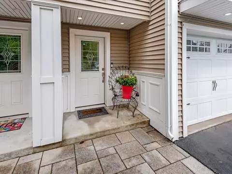 51 Main Cir #3, Shrewsbury, MA 01545