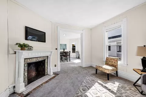 305 Bay St, Springfield, MA 01109