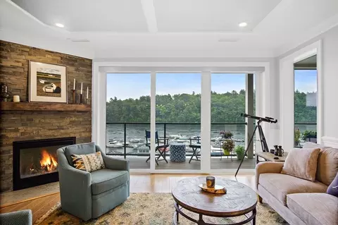 60 Merrimac St #406, Amesbury, MA 01913