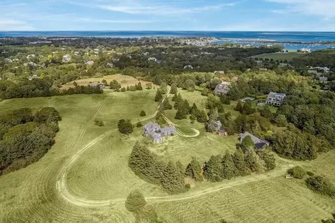 30 Mill Hill Rd, Edgartown, MA 02539