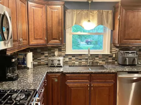 39 Carleton St, Attleboro, MA 02703 photo 4