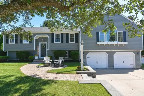 27 Zachary Ln, Attleboro, MA 02703