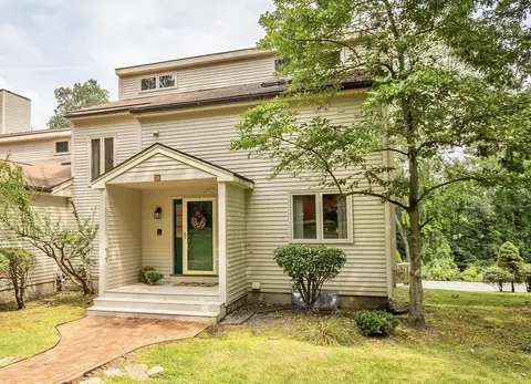 73 Parkhurst Dr #73, Westford, MA 01886