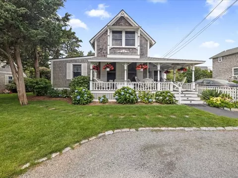 11 Canonicus Ave, Oak Bluffs, MA 02557