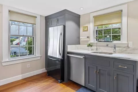 35 Wallis St, Beverly, MA 01915 photo 14