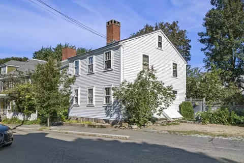 35 Wallis St, Beverly, MA 01915 photo 2
